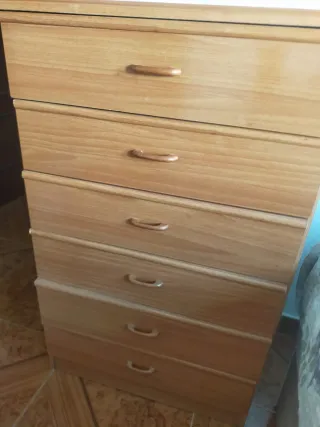 Cómoda de madera con 6 cajones