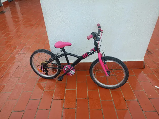 Bicicleta niña rosa y negra