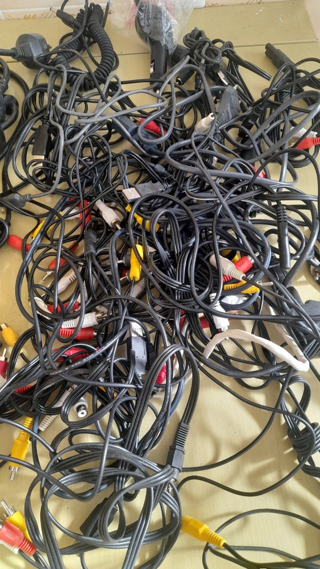 Cables de audio y corriente varios