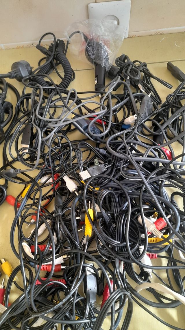 Cables de audio y corriente varios
