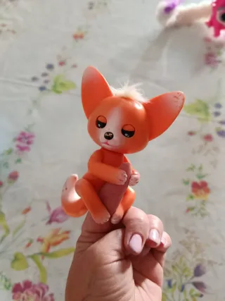 Muñeco interactivo para dedo