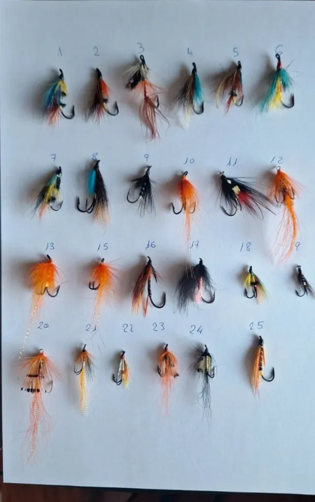 Lote 24 moscas de salmón