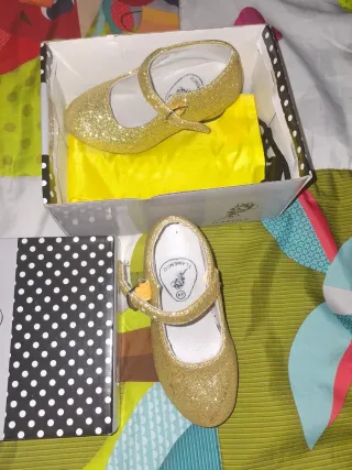 Zapatos Flamenca Dorados Niña
Talla 24 