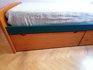 Cama individual de pino con cajones