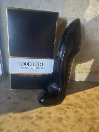 Carolina Herrera Good Girl Perfume Negro y azul 