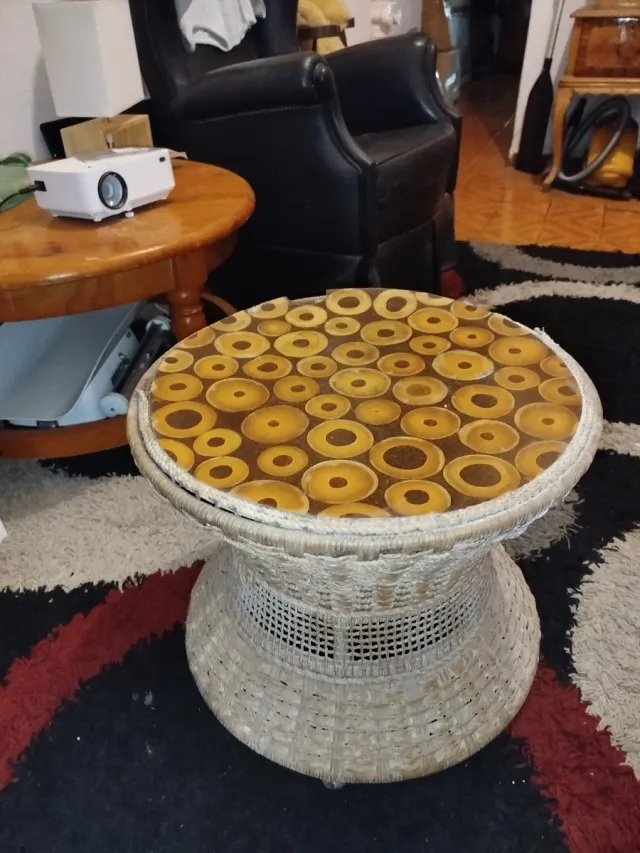 Mesa auxiliar bambú y mimbre