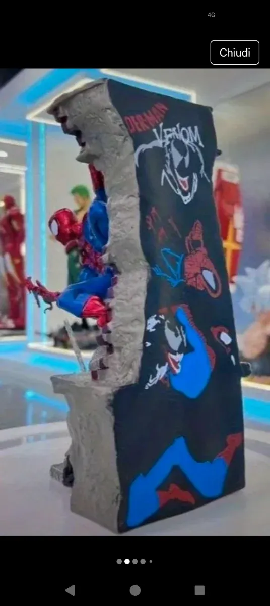 Statuetta Uomo Ragno con Gargoyle con scatola