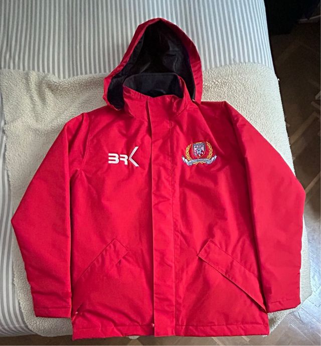 Parka Deportiva Roja Talla XS. Está como nueva.