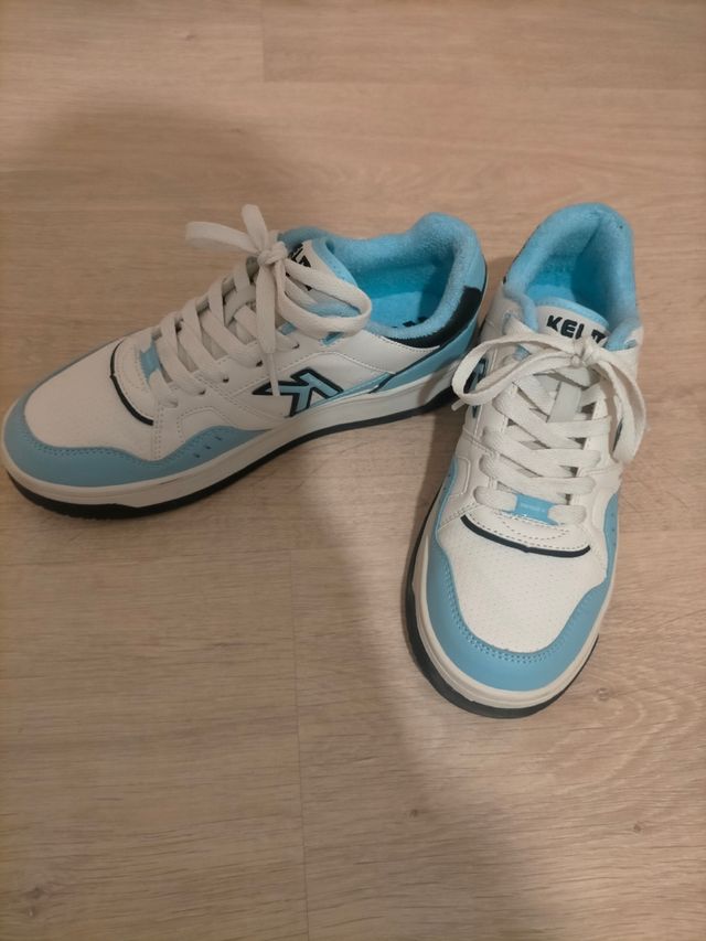 Zapatillas Kelme Blancas y Azules