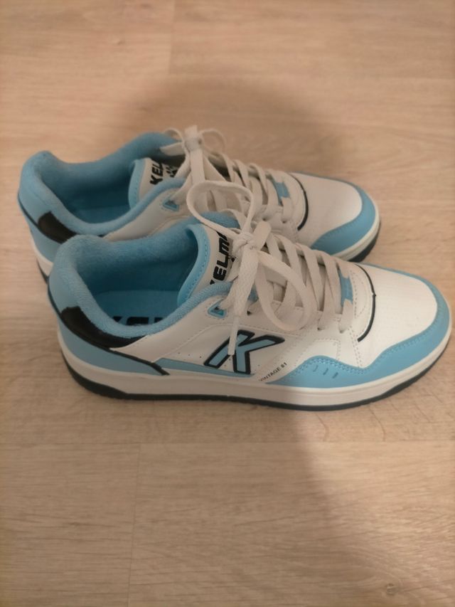 Zapatillas Kelme Blancas y Azules