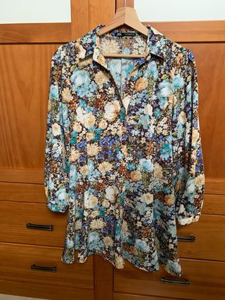 Vestido floral Zara