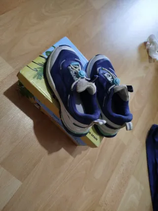Zapatos niños azules y blancos talla 26