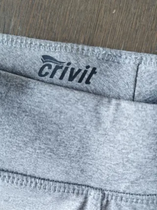 Pantalón pirata Crivit gris y negro