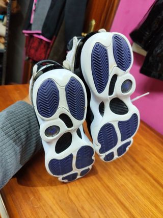 Zapatillas Jordan Air Negras y Blancas