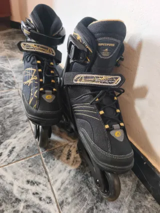 Patines en línea Rollerblade negros y dorados