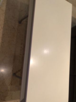 Mesa de salón blanca