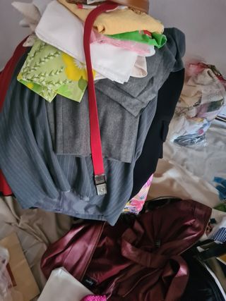 Ropa y zapatos varios