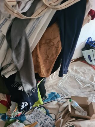 Ropa y zapatos varios