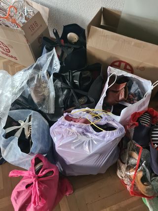 Ropa y zapatos varios