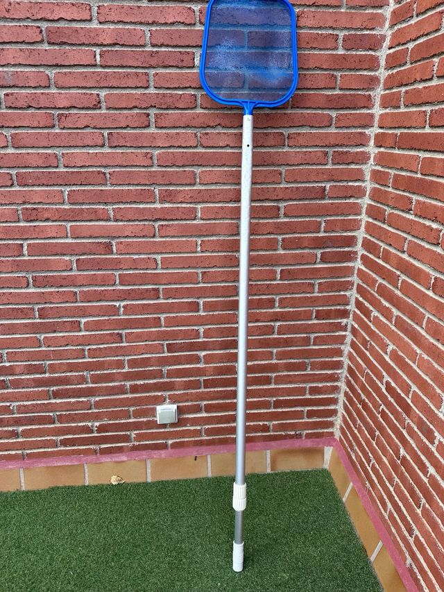 Palo telescópico para piscina con recogedor