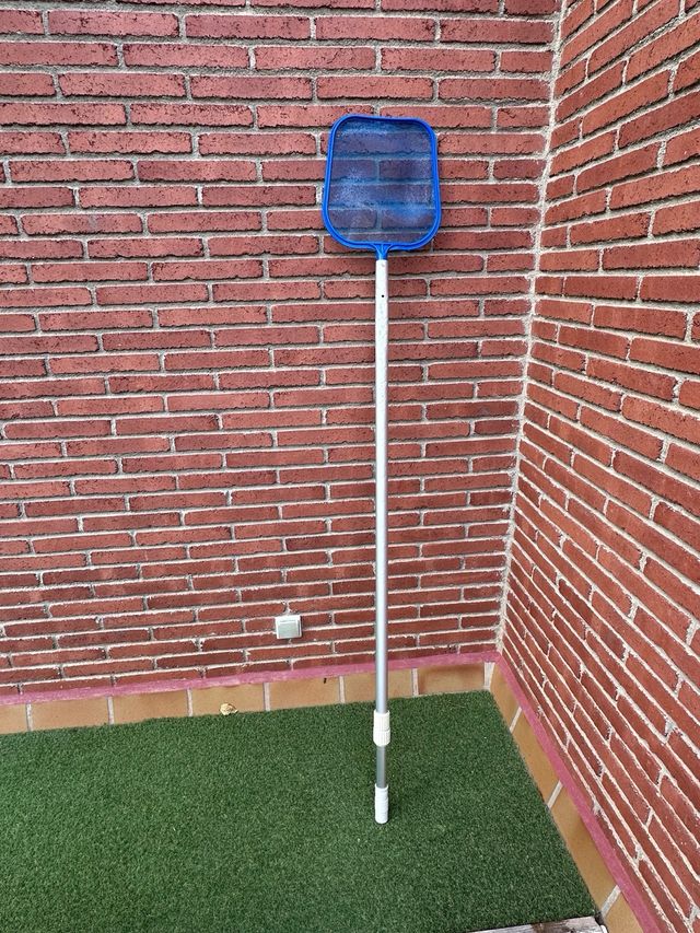 Palo telescópico para piscina con recogedor