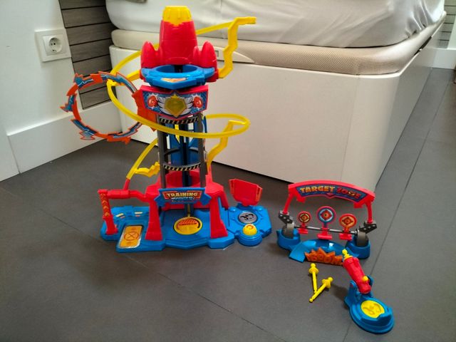 Superthings Torre de Entrenamiento y Diana
