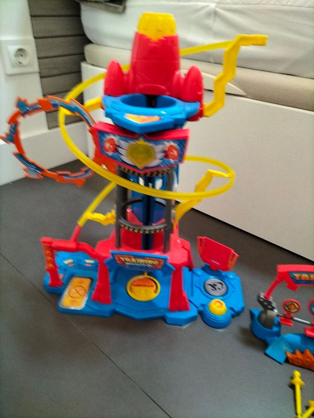 Superthings Torre de Entrenamiento y Diana