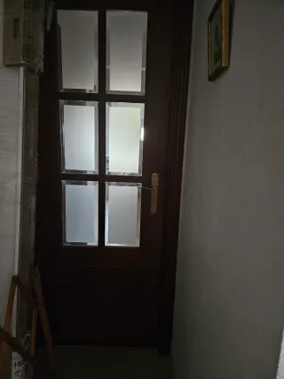 Puerta madera con cristales