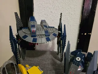 Lego Star Wars droides y Jedi Interceptor.