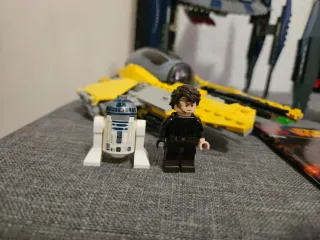 Lego Star Wars droides y Jedi Interceptor.