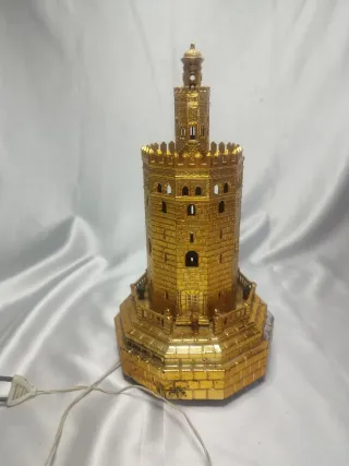 Lámpara Torre del Oro Metálica Dorada