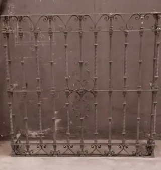 REJA DE HIERRO BOLEADA