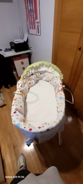 Moisés Cuna Mimbre con Ruedas