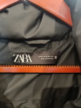 Chaleco acolchado Zara negro con capucha