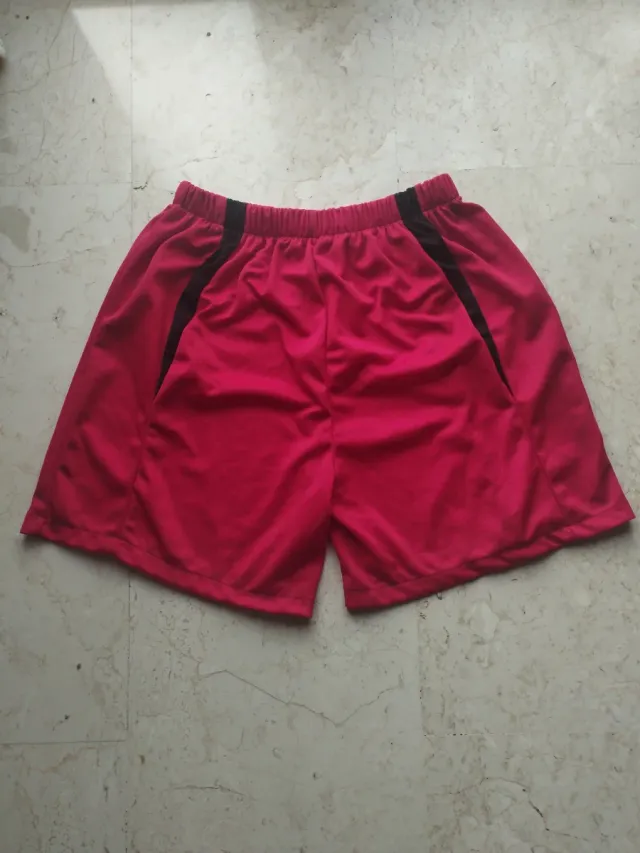 Pantalones cortos deportivos rojos