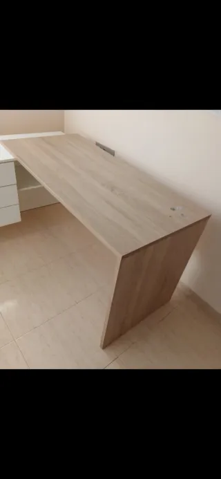 Escritorio moderno madera y blanco