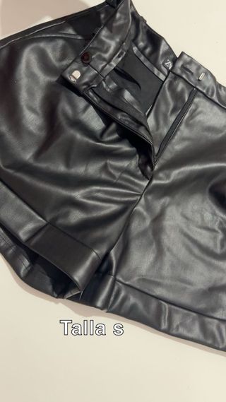 Pantalones cortos efecto piel Zara Talla S
