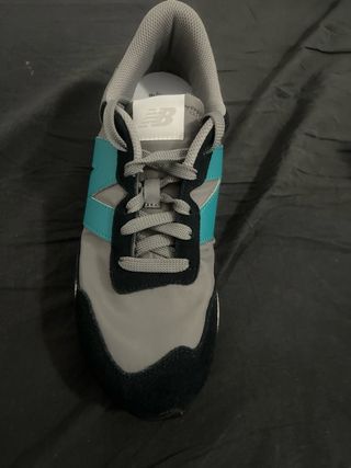 Zapatillas New Balance Negras y Turquesa