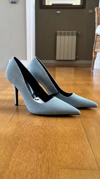 Zapatos de tacón azul vaquero