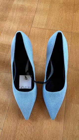 Zapatos de tacón azul vaquero
