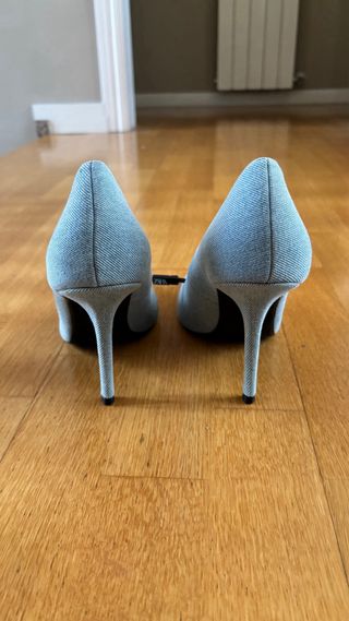 Zapatos de tacón azul vaquero