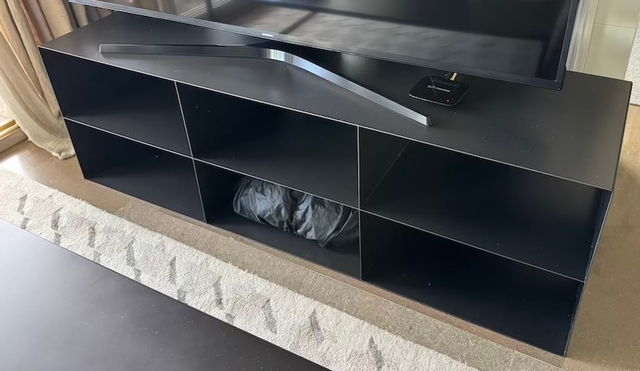 Mueble TV negro metal