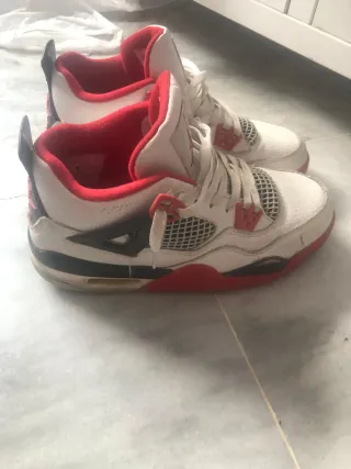 Zapatillas Jordan 4 Blancas y Rojas