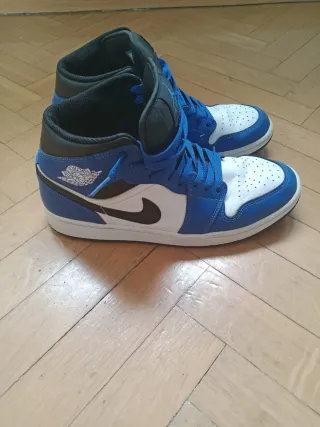 Zapatillas Air Jordan 1 Mid Azul y Blanco