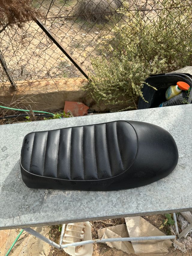 Asiento Cafe Racer Negro