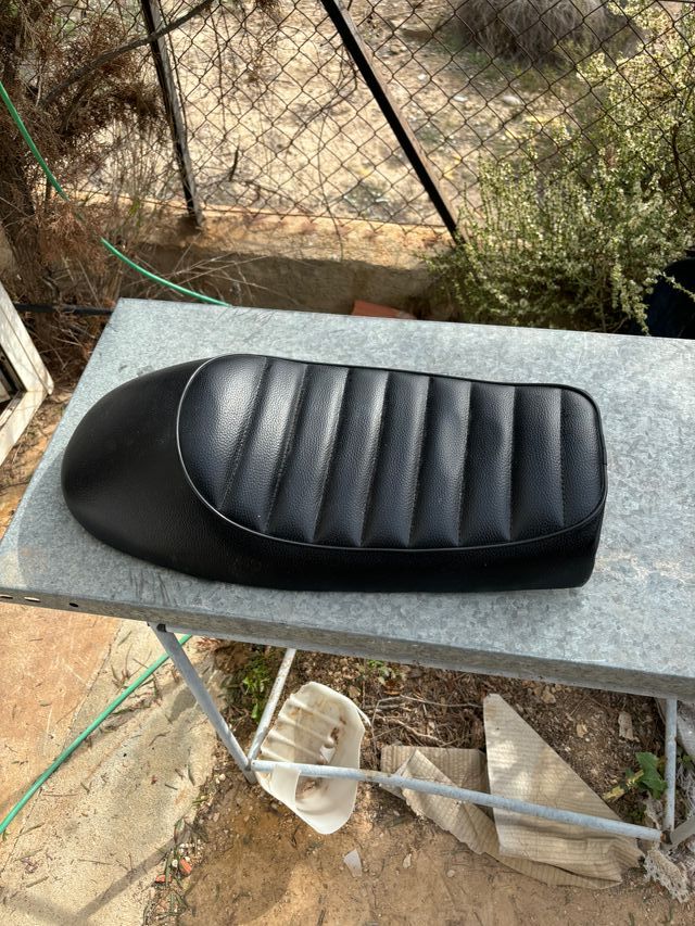 Asiento Cafe Racer Negro