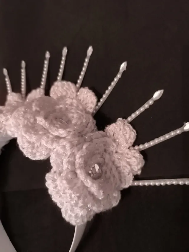 Diadema rosas y glitter plateado