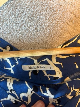 Vestido azul Bimba y Lola con estampado de figuras