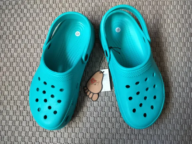 Zuecos tipo Crocs