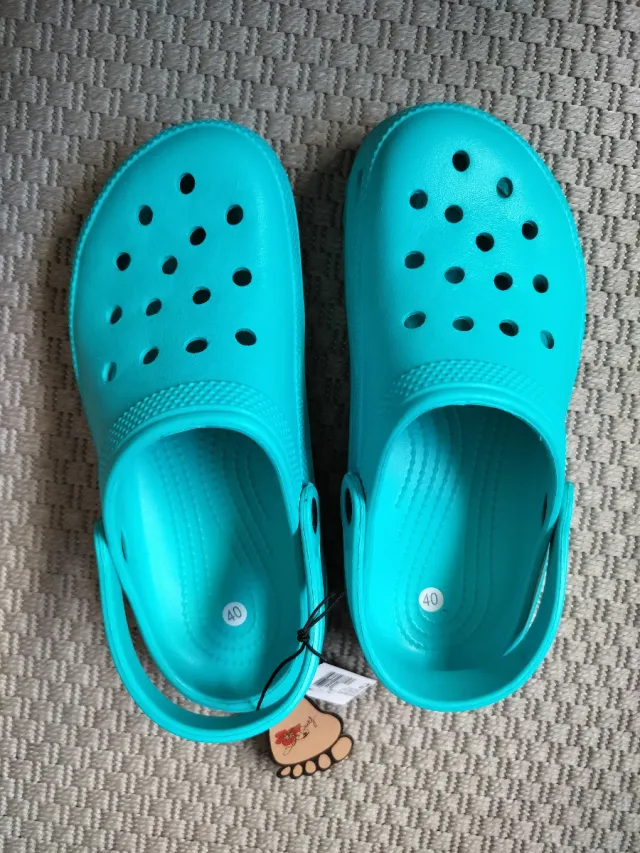 Zuecos tipo Crocs